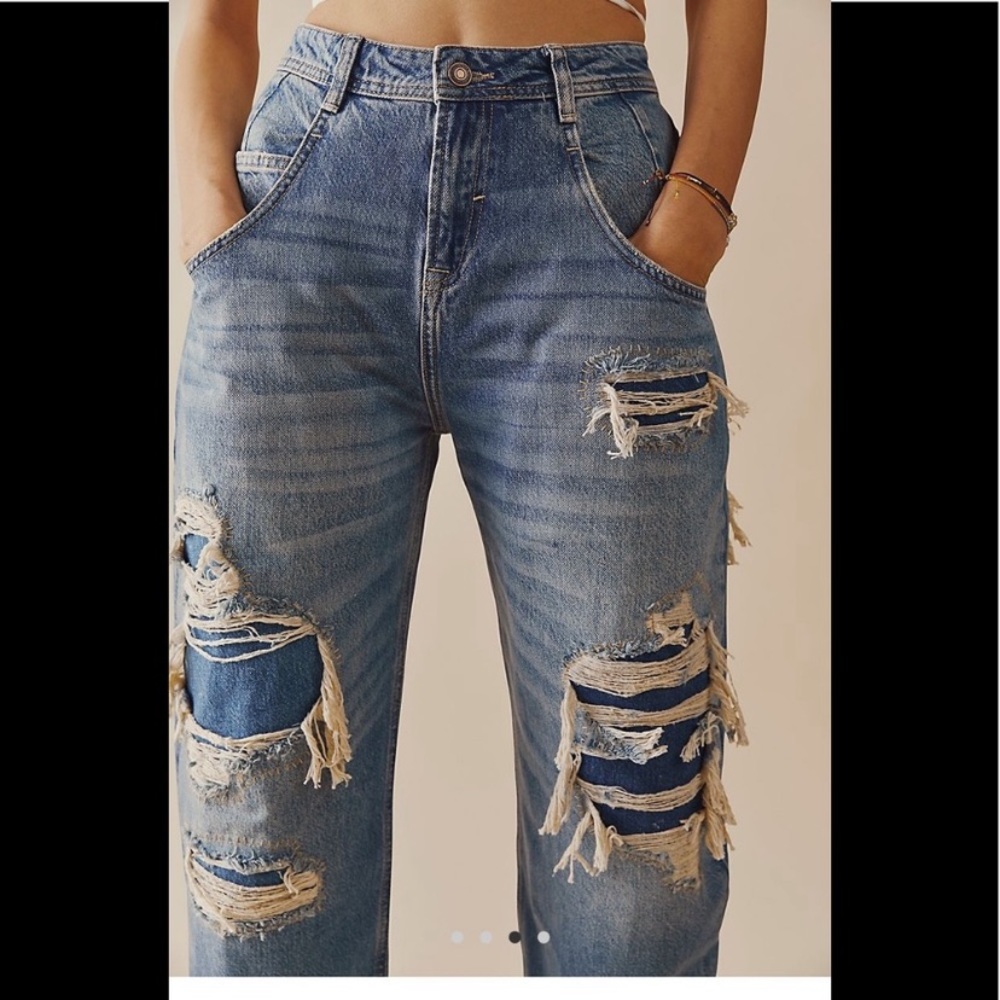 NWOT Free people Barrel denim jeans with blue and white flower print - Picture 4 of 7